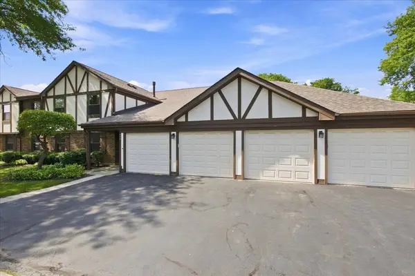 326 Woodbury CT, Schaumburg, IL 60193