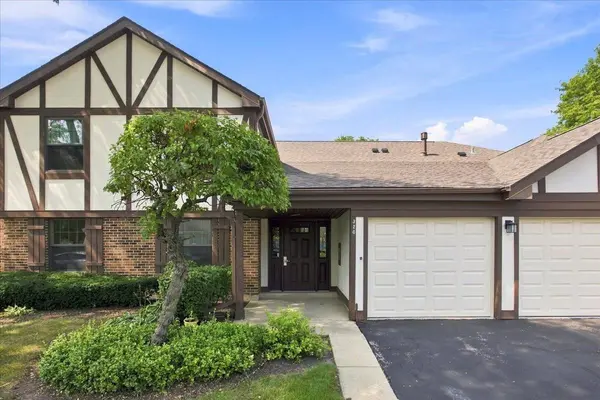 326 Woodbury CT