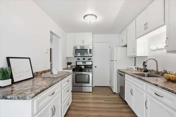 326 Woodbury CT, Schaumburg, IL 60193