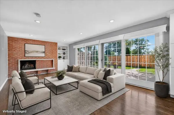 2725 E Bel Aire DR, Arlington Heights, IL 60004