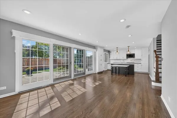 2725 E Bel Aire DR, Arlington Heights, IL 60004