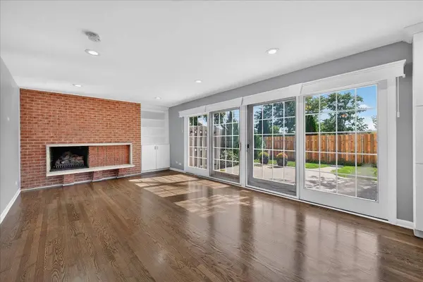 2725 E Bel Aire DR, Arlington Heights, IL 60004