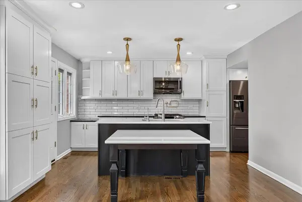 2725 E Bel Aire DR, Arlington Heights, IL 60004
