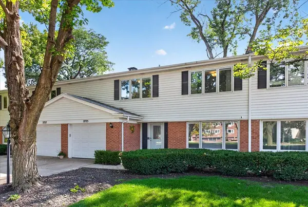 2725 E Bel Aire DR