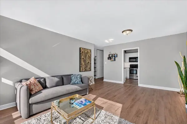 3930 N Pine Grove AVE #1610, Chicago, IL 60613