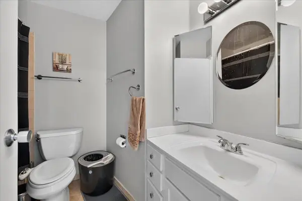 3930 N Pine Grove AVE #1610, Chicago, IL 60613