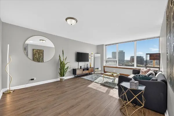 3930 N Pine Grove AVE #1610, Chicago, IL 60613
