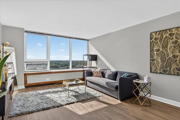 3930 N Pine Grove AVE #1610, Chicago, IL 60613
