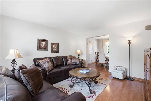 228 Willow LN, Bloomingdale, IL 60108