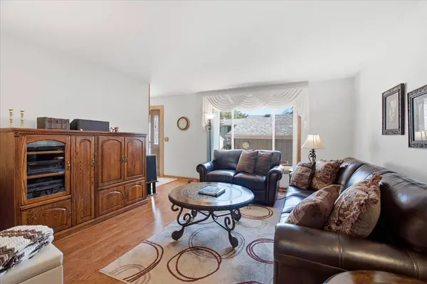 228 Willow LN, Bloomingdale, IL 60108
