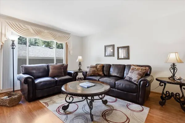 228 Willow LN, Bloomingdale, IL 60108
