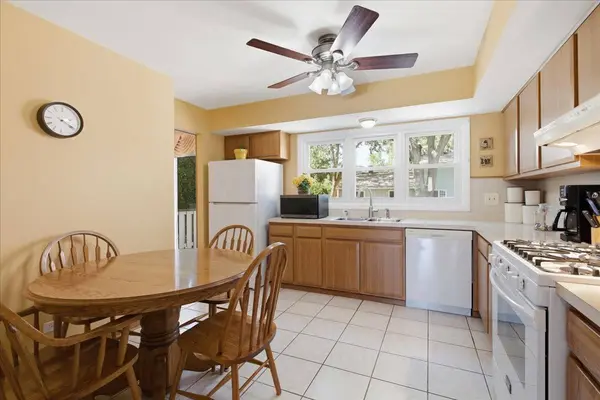 228 Willow LN, Bloomingdale, IL 60108