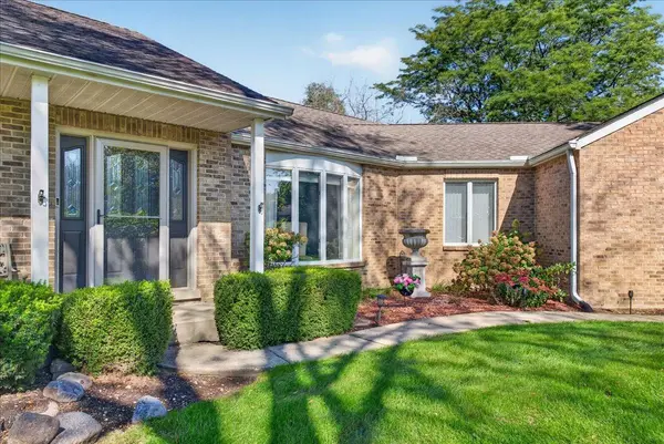 28 Beechnut DR, South Barrington, IL 60010