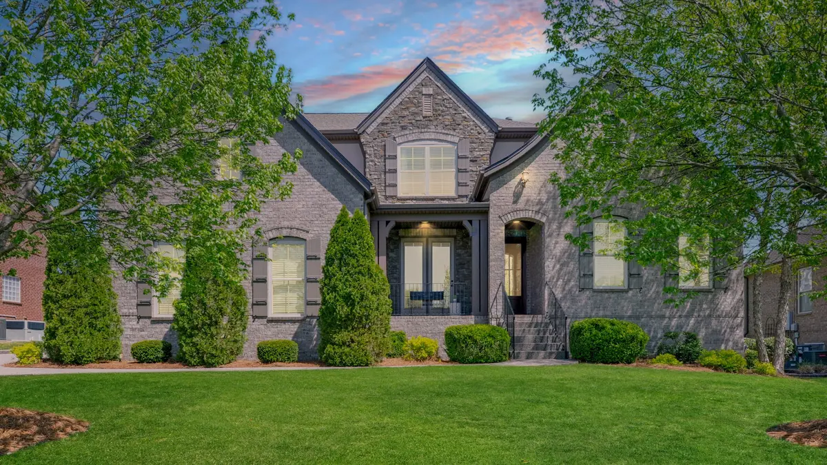 1007 Vista Ct, Hendersonville, TN 37075-7238