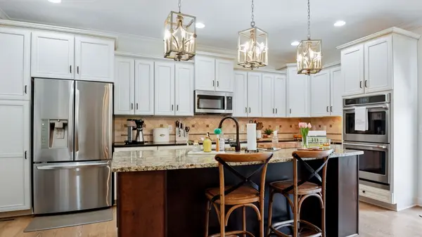 1007 Vista Ct, Hendersonville, TN 37075-7238