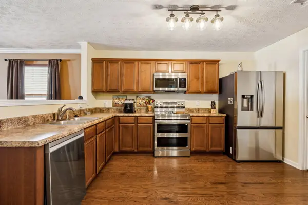 3728 Blaze Dr, Murfreesboro, TN 37128-3951