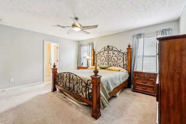 3728 Blaze Dr, Murfreesboro, TN 37128-3951