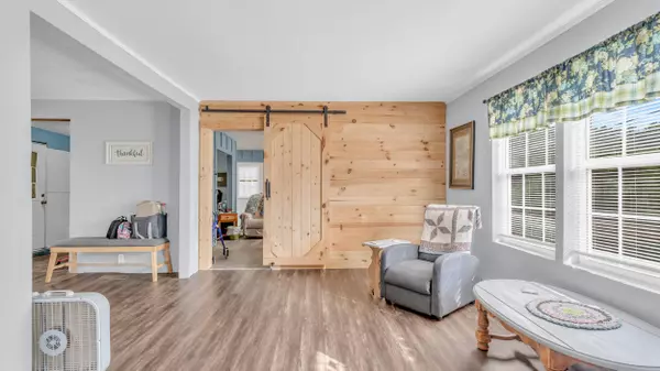 44 Rainbow DR, Rossville, GA 30741