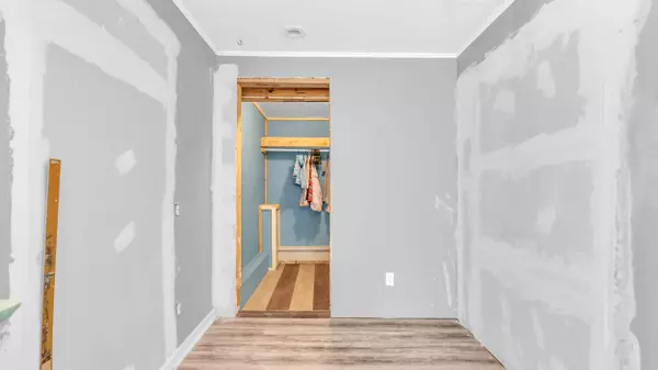 44 Rainbow DR, Rossville, GA 30741