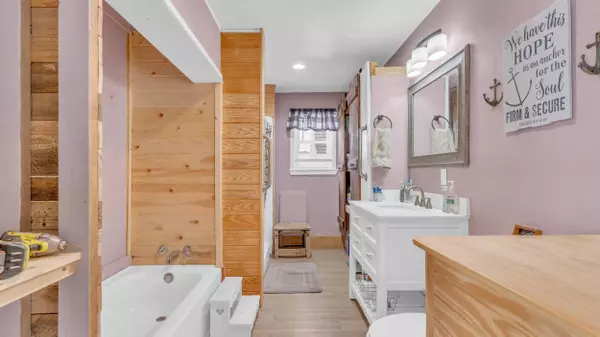 44 Rainbow DR, Rossville, GA 30741