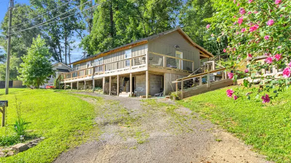 44 Rainbow DR, Rossville, GA 30741