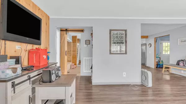 44 Rainbow DR, Rossville, GA 30741