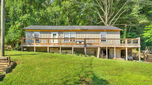 44 Rainbow DR, Rossville, GA 30741