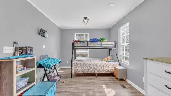 44 Rainbow DR, Rossville, GA 30741