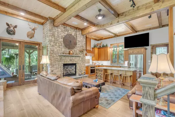 9963 Huckleberry LN, Soddy Daisy, TN 37379