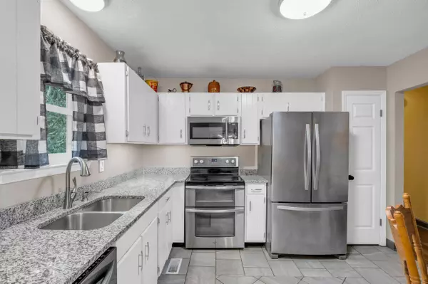 8002 Meadow Crest LN, Hixson, TN 37343