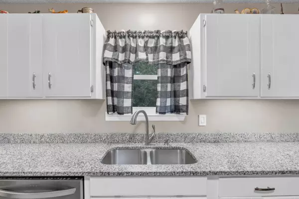 8002 Meadow Crest LN, Hixson, TN 37343