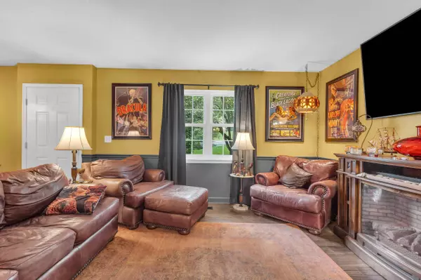 8002 Meadow Crest LN, Hixson, TN 37343