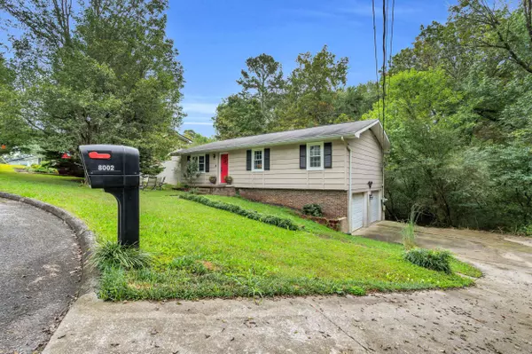 8002 Meadow Crest LN, Hixson, TN 37343