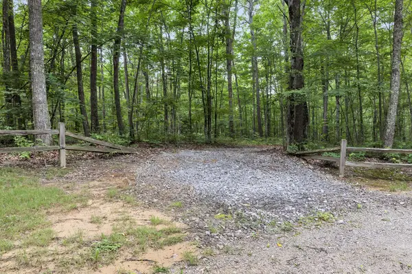 916 Rim DR, Coalmont, TN 37313