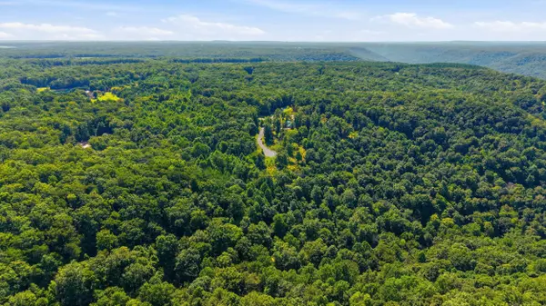 622 Coyote TRL, Spencer, TN 38585