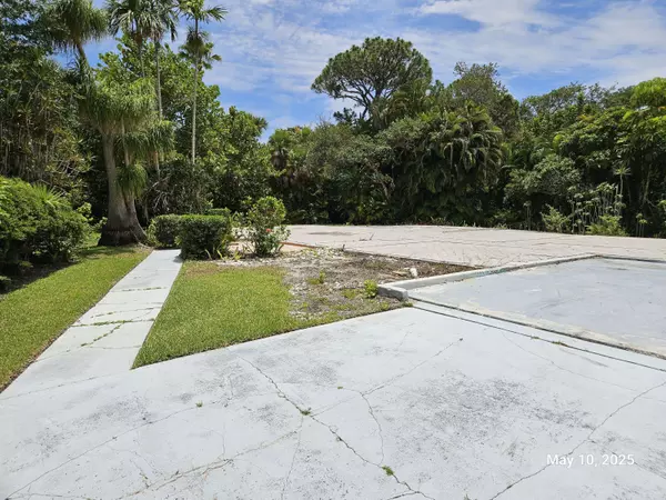 958 NE Dahoon TER, Jensen Beach, FL 34957