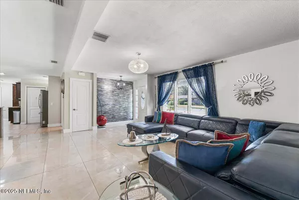 3943 EUNICE RD, Jacksonville, FL 32250