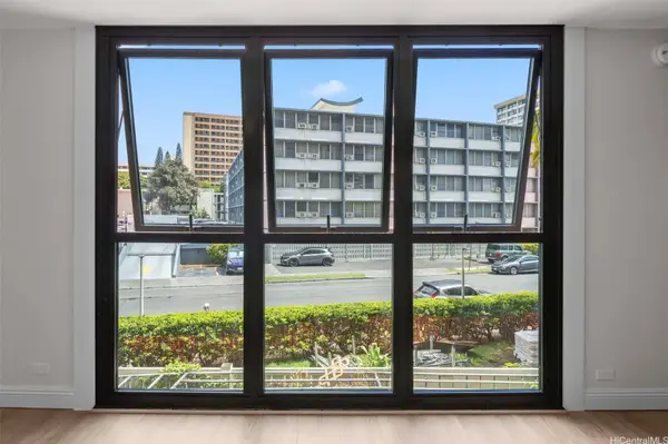 910 Ahana ST #201, Honolulu, HI 96814