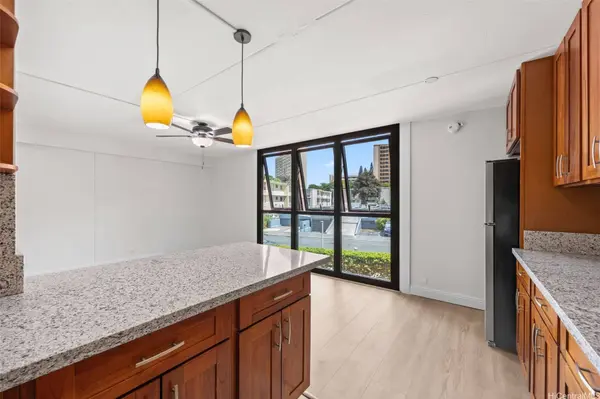 910 Ahana ST #201, Honolulu, HI 96814