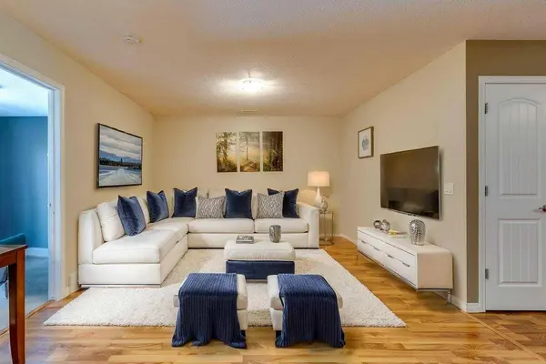 4 AVENUE AVE #324B, Strathmore, AB T1P 1B5