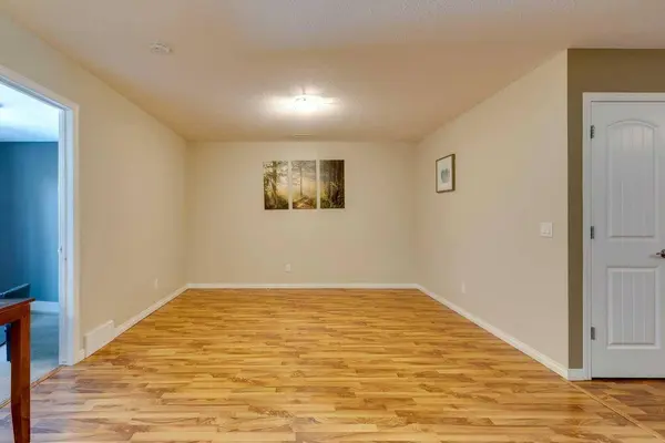 4 AVENUE AVE #324B, Strathmore, AB T1P 1B5