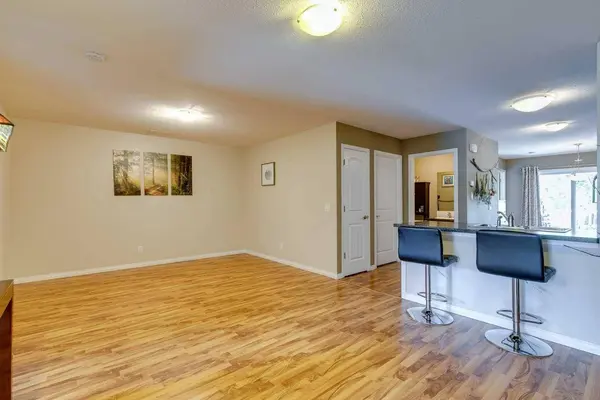 4 AVENUE AVE #324B, Strathmore, AB T1P 1B5