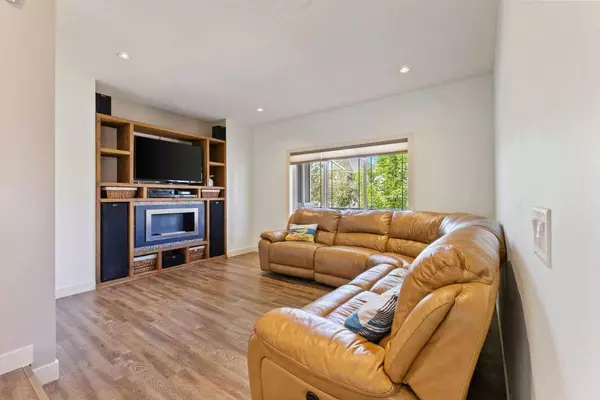 97 River Heights CRES, Cochrane, AB T4C 0J5