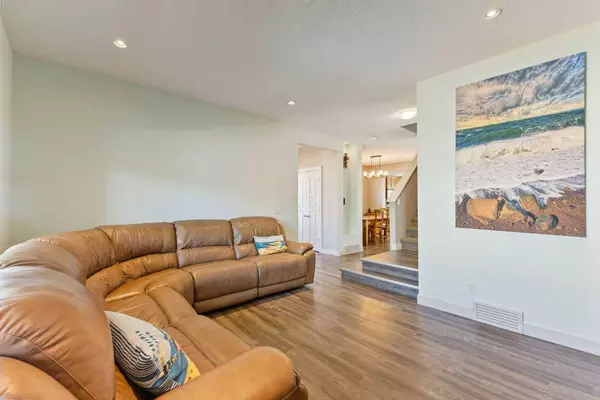 97 River Heights CRES, Cochrane, AB T4C 0J5