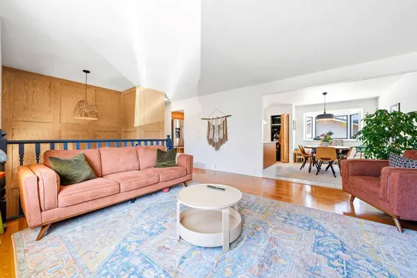 12028 Canfield RD SW, Calgary, AB T2W 1V2