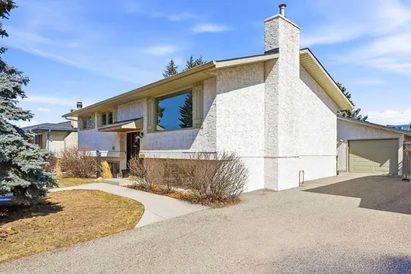 12028 Canfield RD SW, Calgary, AB T2W 1V2