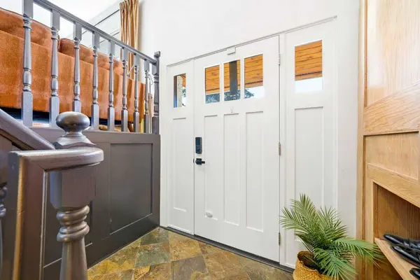 12028 Canfield RD SW, Calgary, AB T2W 1V2