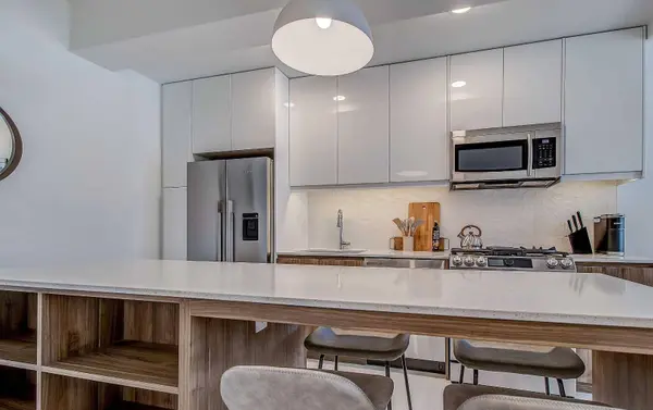 327 9A ST NW #325R, Calgary, AB T2N1T7