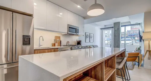 327 9A ST NW #325R, Calgary, AB T2N1T7