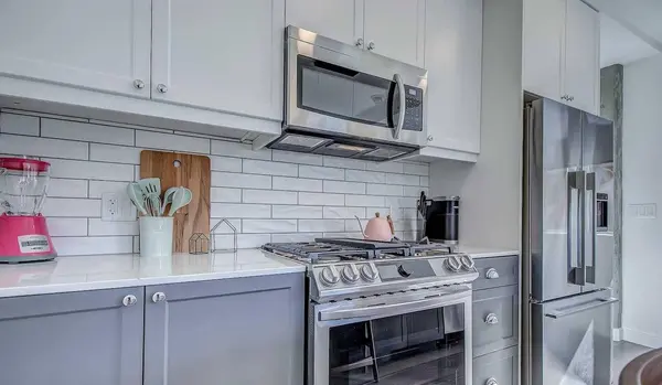 327 9A ST NW #317R, Calgary, AB T2N1T7